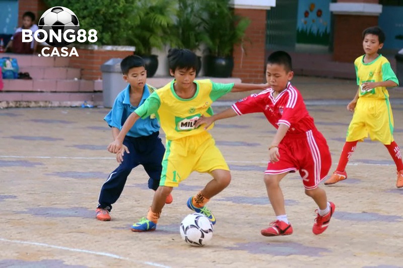 Bóng đá phong trào và sự lan tỏa vào học đường